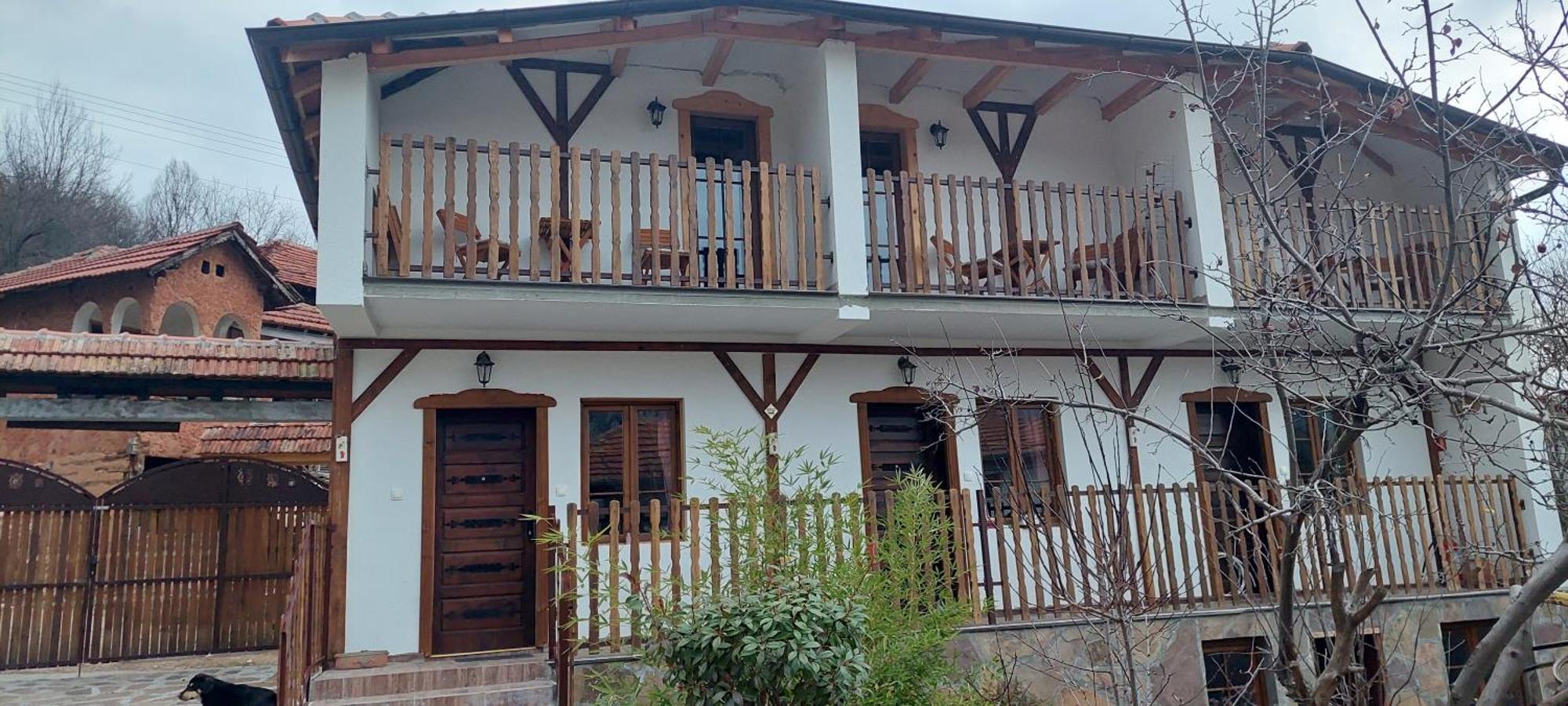 Golemi Kamik Pirot Vlasi Habitación foto